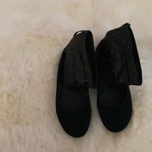 Very Volatile black flats excellent condition